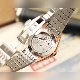 Серия Omega Seamaster. Оригинальный рельефный узор, синхронизация