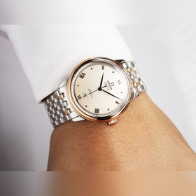Серия Omega Seamaster - часы для пар. Подлинный дизайн, надписи н