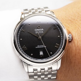 Серия Omega Seamaster - часы для пар. Подлинный дизайн, надписи н