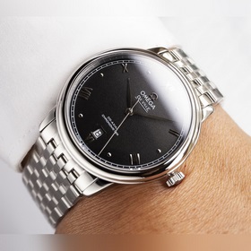 Серия Omega Seamaster - часы для пар. Подлинный дизайн, надписи н