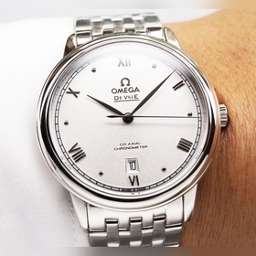 Серия Omega Seamaster - часы для пар. Подлинный дизайн, надписи н