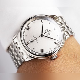 Серия Omega Seamaster - часы для пар. Подлинный дизайн, надписи н