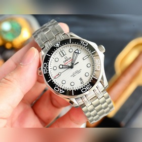 Новейшая версия Omega Seamaster 300M Co-Axial Master Chronometer 