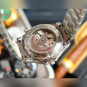 Новейшая версия Omega Seamaster 300M Co-Axial Master Chronometer 