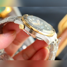 Новейшая версия Omega Seamaster 300M Co-Axial Master Chronometer 