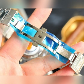Новейший механизм V12 8500 с коаксиальным ротором, три функции в 