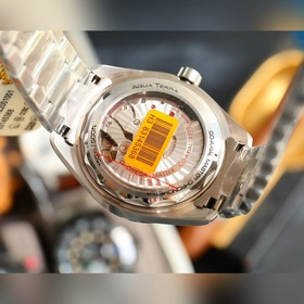Новейший механизм V12 8500 с коаксиальным ротором, три функции в 