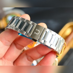 Новейший механизм V12 8500 с коаксиальным ротором, три функции в 