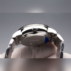 Серия Omega Seamaster - часы для пар. Подлинный дизайн, надписи н