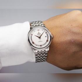 Серия Omega Seamaster - часы для пар. Подлинный дизайн, надписи н