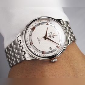 Серия Omega Seamaster - часы для пар. Подлинный дизайн, надписи н