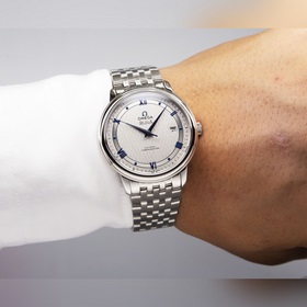 Серия Omega Seamaster - часы для пар. Подлинный дизайн, надписи н