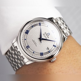 Серия Omega Seamaster - часы для пар. Подлинный дизайн, надписи н