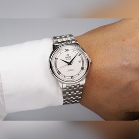 Серия Omega Seamaster - часы для пар. Подлинный дизайн, надписи н