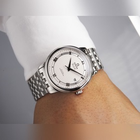 Серия Omega Seamaster - часы для пар. Подлинный дизайн, надписи н