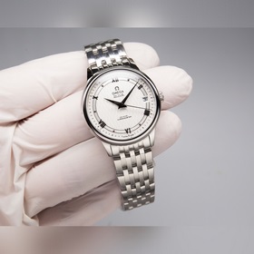 Серия Omega Seamaster - часы для пар. Подлинный дизайн, надписи н