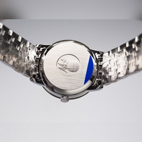 Серия Omega Seamaster - часы для пар. Подлинный дизайн, надписи н