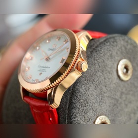 Золотой белый Бренд Omega Модель Новая женская механическая часы 