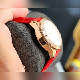 Золотой белый Бренд Omega Модель Новая женская механическая часы 