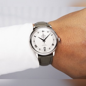 Серия Omega Seamaster - часы для пар. Подлинный дизайн, надписи н