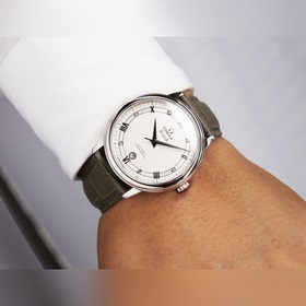 Серия Omega Seamaster - часы для пар. Подлинный дизайн, надписи н