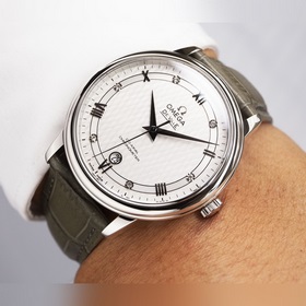 Серия Omega Seamaster - часы для пар. Подлинный дизайн, надписи н