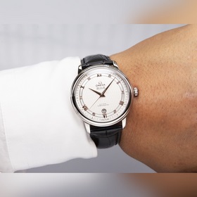 Серия Omega Seamaster - часы для пар. Подлинный дизайн, надписи н