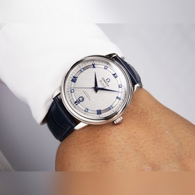 Серия Omega Seamaster - часы для пар. Подлинный дизайн, надписи н