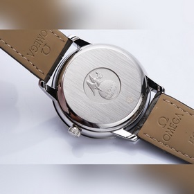 Серия Omega Seamaster - часы для пар. Подлинный дизайн, надписи н