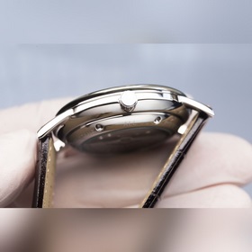 Бренд Omega Тип： Элитные часы для мужчин Материал： корпус из нерж