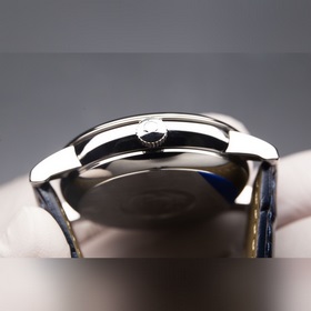 Серия Omega Seamaster - часы для пар. Подлинный дизайн, надписи н