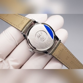 Серия Omega Seamaster - часы для пар. Подлинный дизайн, надписи н