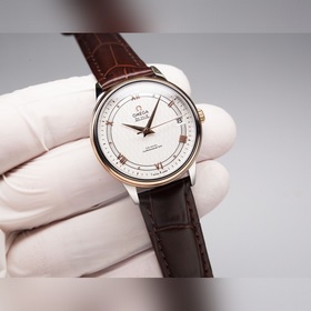 Серия Omega Seamaster - часы для пар. Подлинный дизайн, надписи н