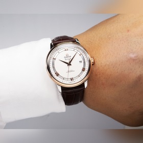 Серия Omega Seamaster - часы для пар. Подлинный дизайн, надписи н