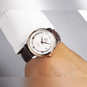 Серия Omega Seamaster - часы для пар. Подлинный дизайн, надписи н