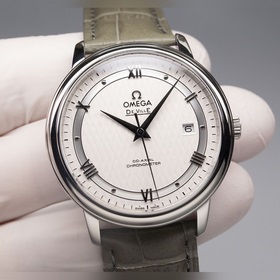 Серия Omega Seamaster - часы для пар. Подлинный дизайн, надписи н