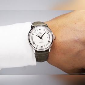 Серия Omega Seamaster - часы для пар. Подлинный дизайн, надписи н