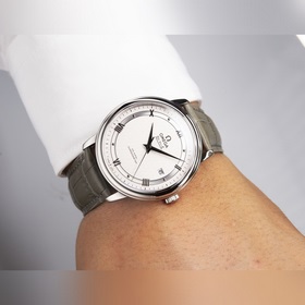 Серия Omega Seamaster - часы для пар. Подлинный дизайн, надписи н