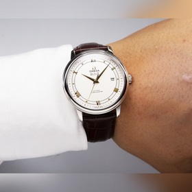 Серия Omega Seamaster - часы для пар. Подлинный дизайн, надписи н