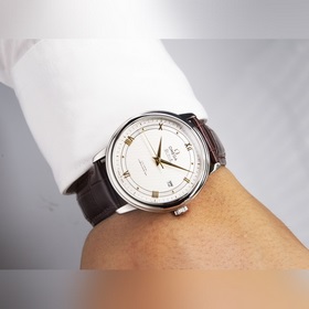 Серия Omega Seamaster - часы для пар. Подлинный дизайн, надписи н