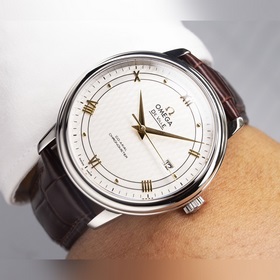 Серия Omega Seamaster - часы для пар. Подлинный дизайн, надписи н