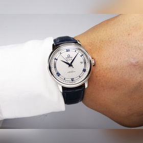 Серия Omega Seamaster - часы для пар. Подлинный дизайн, надписи н