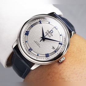 Серия Omega Seamaster - часы для пар. Подлинный дизайн, надписи н