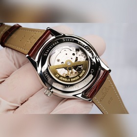 Водонепроницаемость 5 Атмосфер, подходит для плавания. Серия Omeg