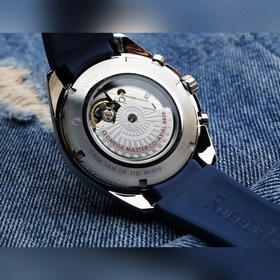 Новые часы Omega Speedmaster Racing. Часы имеют 42-миллиметровый 