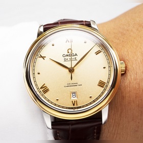 Серия Omega Seamaster - часы для пар. Подлинный дизайн, надписи н