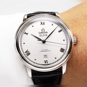 Серия Omega Seamaster - часы для пар. Подлинный дизайн, надписи н