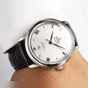 Серия Omega Seamaster - часы для пар. Подлинный дизайн, надписи н