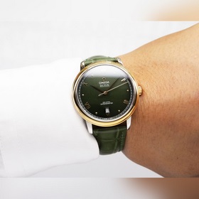 Серия Omega Seamaster - часы для пар. Подлинный дизайн, надписи н