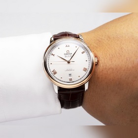 Серия Omega Seamaster - часы для пар. Подлинный дизайн, надписи н